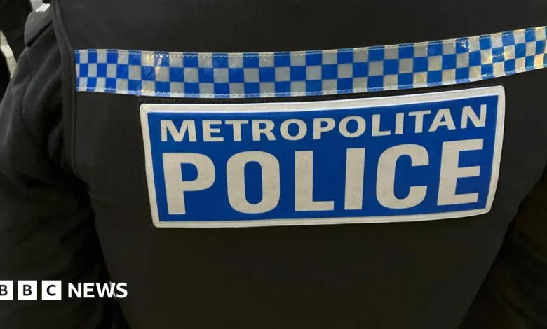 Met officer sacked for running coffee business