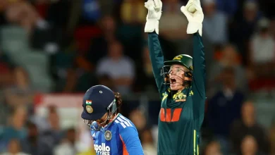 Mooney to take gloves with Healy in field for farewell