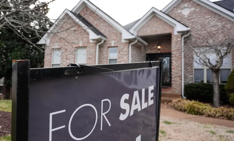 Mortgage rates fall below 6% for the first time in years : NPR