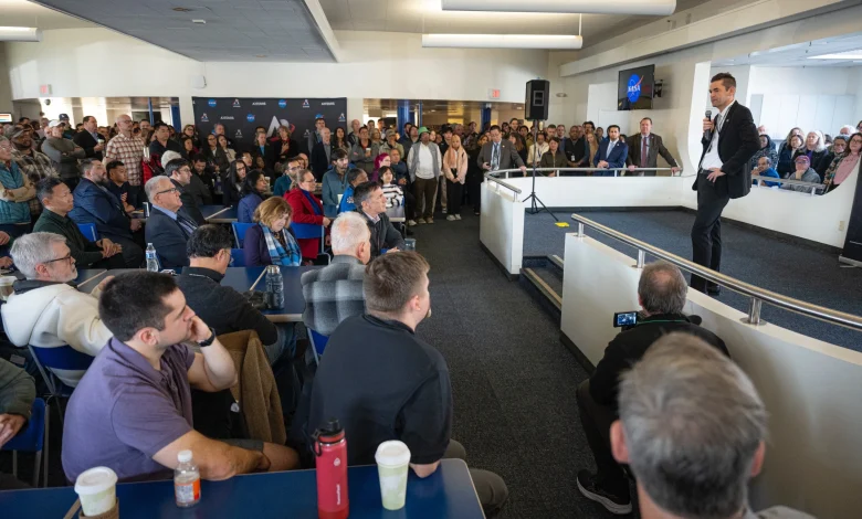 NASA seeks to bolster workforce, reduce reliance on contractors