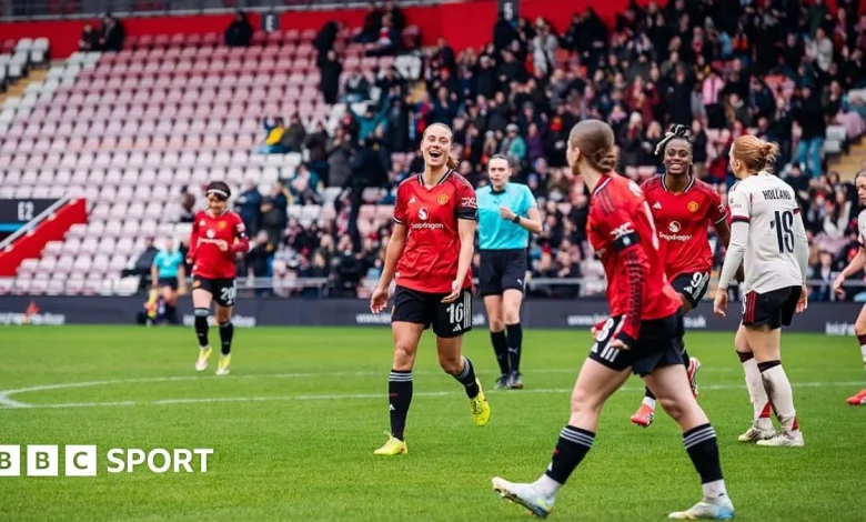 Naalsund double moves Man Utd up to second