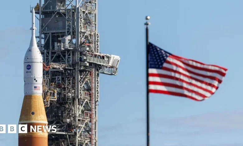 Nasa astronauts' moon mission likely to be delayed due to rocket issue