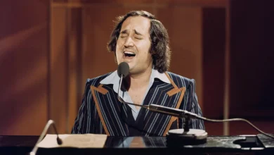 Neil Sedaka, songwriter to the stars for decades, dies at 86