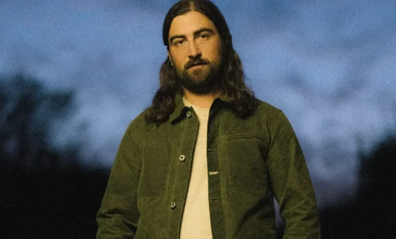 Noah Kahan to bring stadium tour to Wrigley Field this summer