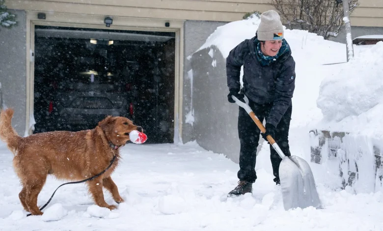 North Shore digs out from more than 3 feet of wind-whipped snow; difficult morning drive in Twin Cities