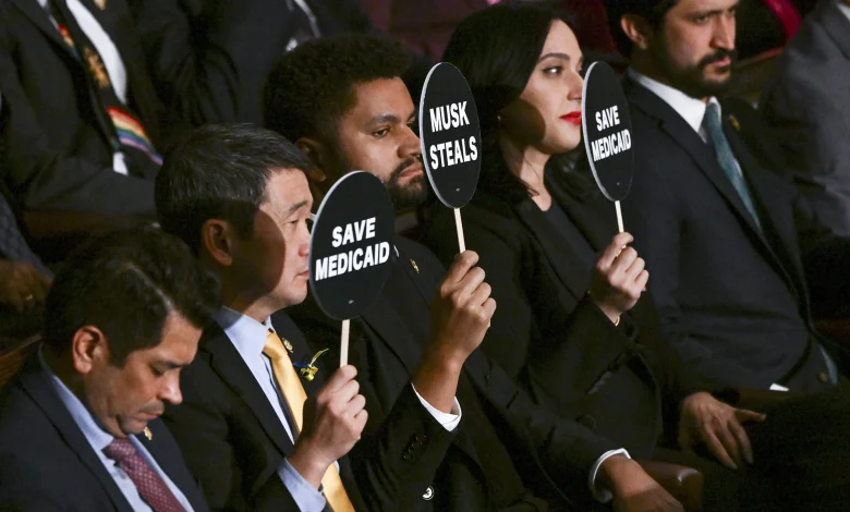 Opinion | Democrats shouldn't sit on their hands during the State of the Union