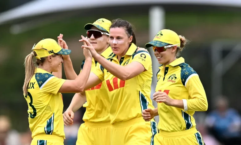 Perry and Garth ruled out of ODIs with quad strains, India bat first