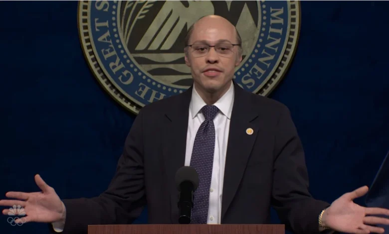 Pete Davidson Returns to Saturday Night Live to Lecture ICE Agents