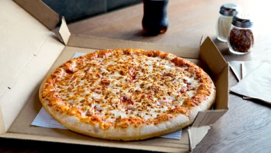 Pizza Hut closing 250 restaurants, considering sale