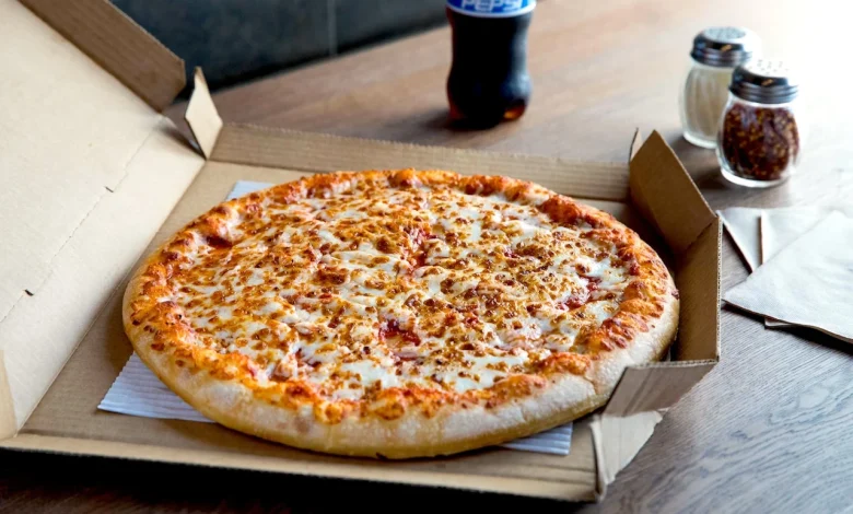 Pizza Hut closing 250 restaurants, considering sale