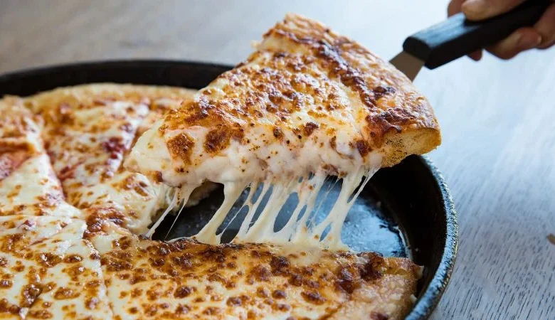 Pizza Hut is closing hundreds of locations