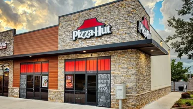Pizza Hut to close 250 stores