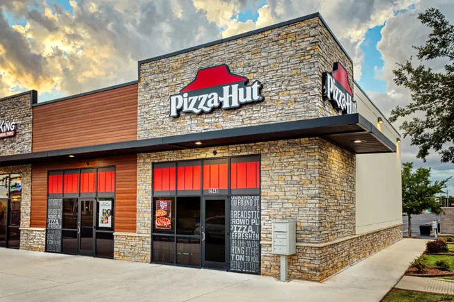 Pizza Hut to close 250 stores