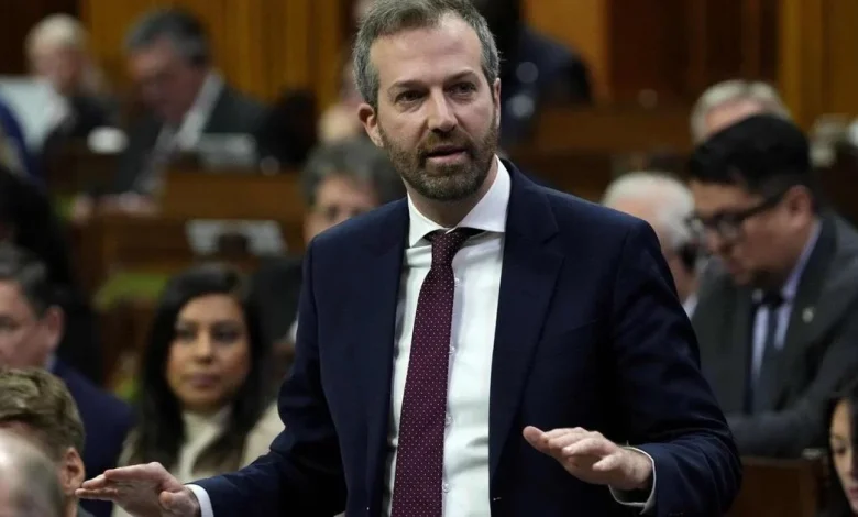 Procurement minister says loans to Canada Post aren’t a ‘long-term solution’