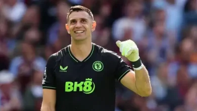 Quién es el nuevo compañero de Dibu Martínez en Aston Villa: el refuerzo que pasó por tres clubes en un día