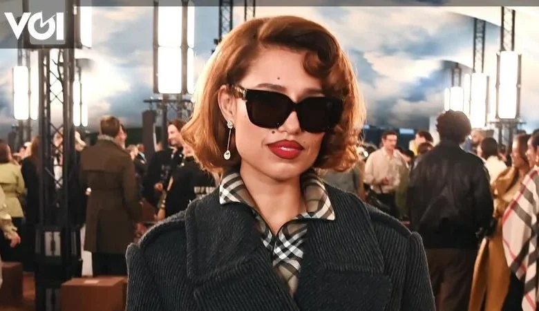 Raye baisse la main pour offrir une indemnisation aux fans qui n'ont pas pu assister à son concert à Paris