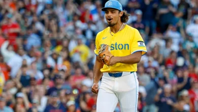 Red Sox trade Jordan Hicks, pitching prospect to White Sox in salary dump; righty prospect coming back