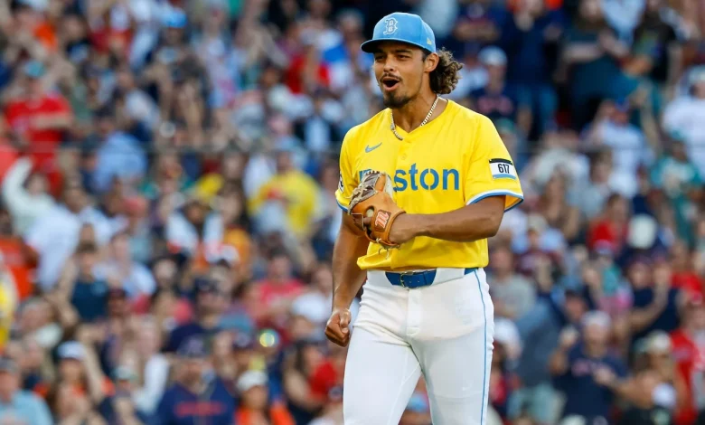 Red Sox trade Jordan Hicks, pitching prospect to White Sox in salary dump; righty prospect coming back