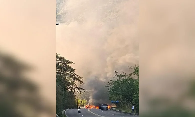 Reportan incidencias viales y vehículos incendiados en Puerto Vallarta