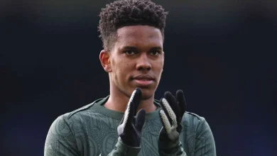 Rosenior 'won't pressure' Estevao with Chelsea starlet on compassionate leave