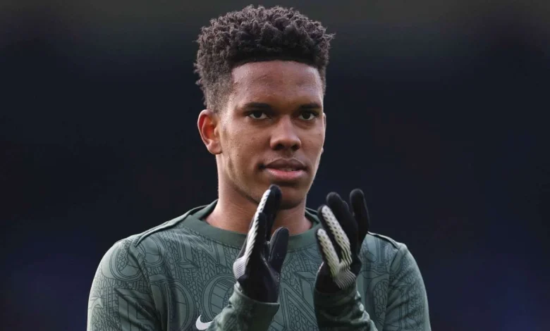 Rosenior 'won't pressure' Estevao with Chelsea starlet on compassionate leave