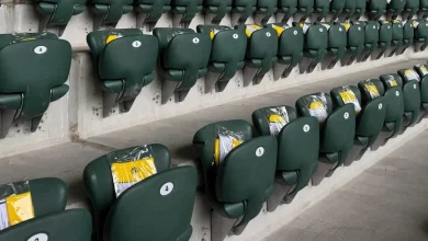 Sadettin Saran'dan taraftarına bir jest daha! Tek tek tribünlere bırakıldı