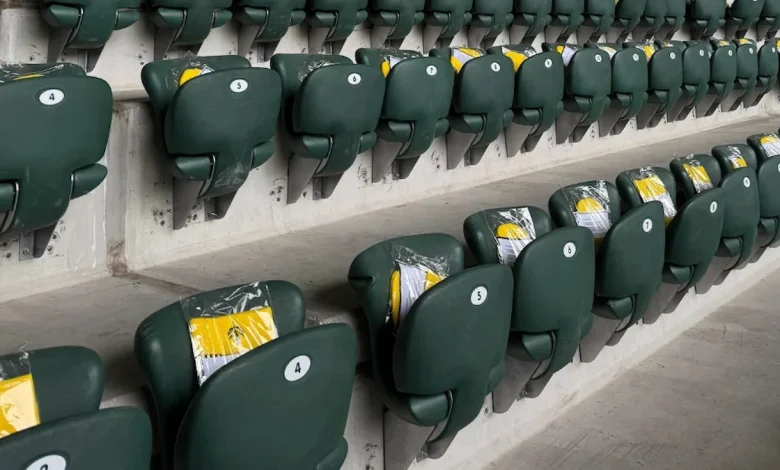 Sadettin Saran'dan taraftarına bir jest daha! Tek tek tribünlere bırakıldı