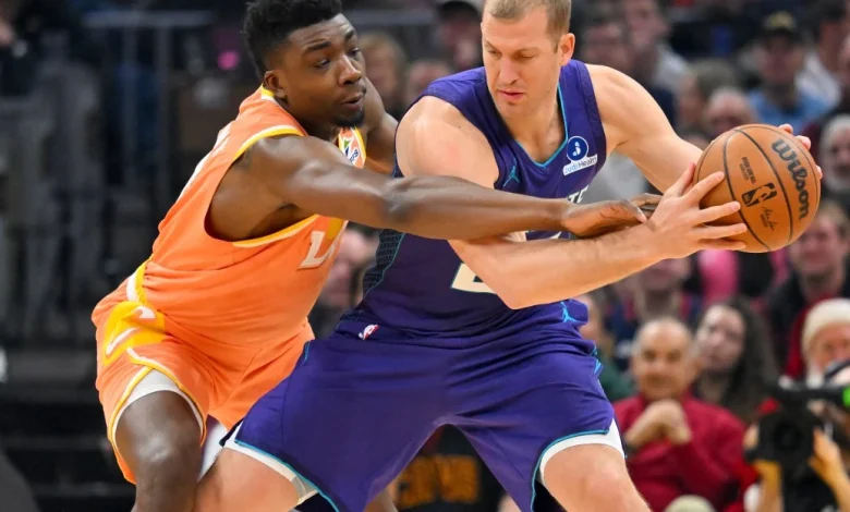 San Antonio signs Mason Plumlee to a 10-day contract