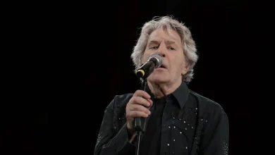 Sanremo 2026, Fausto Leali riceve il 'premio alla carriera': 60 anni di musica