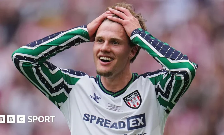 Sheffield United: Blades sign Sunderland defender Leo Hjelde on loan