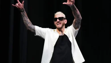 Should UFC have foot the bill? Dan Hooker takes crappy coach flight just so family can travel to UFC 325