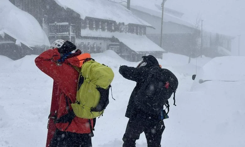 Skiers missing after CA avalanche reported near Castle Peak