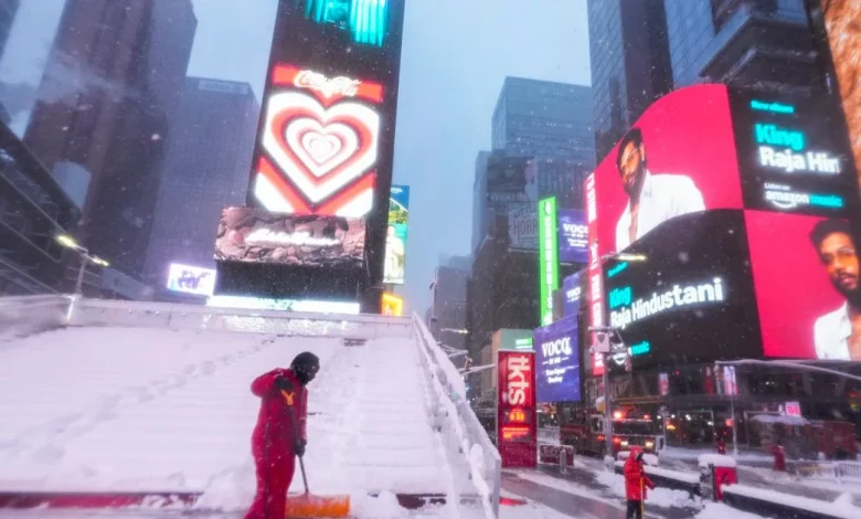 Snowfall intensifies in Northeast, with many stuck at home under blizzard warnings and travel bans :: WRAL.com