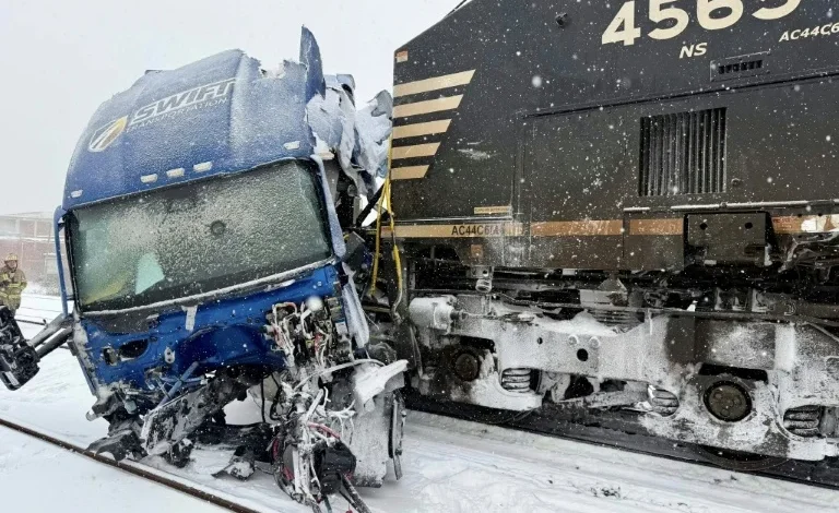 Snowstorm disrupts travel in southern US as blast of icy weather widens