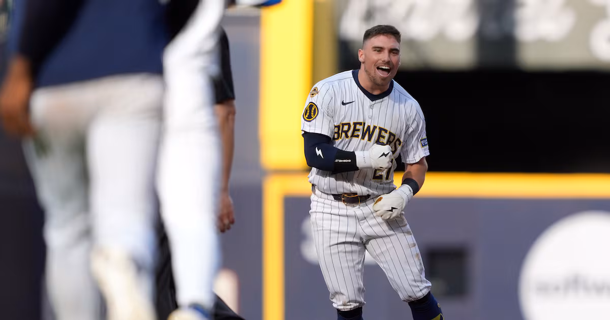 Sources: Red Sox acquiring 3B Durbin in trade with Brewers