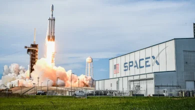 SpaceX prioritizes city on the moon over Mars project, Musk says