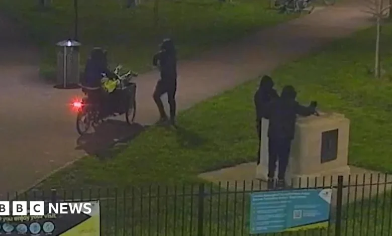 Statue of world champion boxer stolen from park