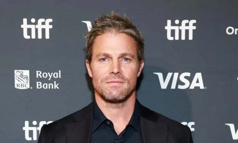 Stephen Amell to Lead Fox Reboot of Lifeguard Drama