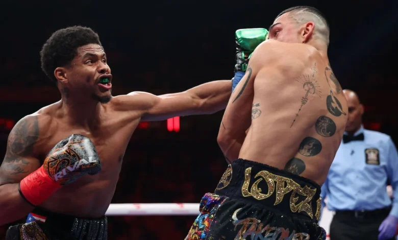 Stevenson seizes Lopez's title to become four-division champion