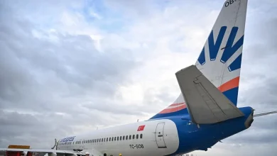 SunExpress 737-800 suffers main-gear collapse while taxiing for departure