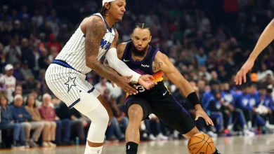 Suns' Brooks has broken hand, sources say; Booker out one week