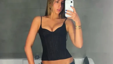 Tate McRae Elevates Plain Jeans With Corset Top With Bold Neckline