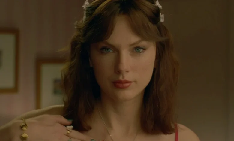 Taylor Swift’s ‘Opalite’ Hits No. 1 on Hot 100