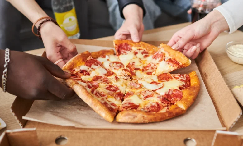 The Myth About Recycling Greasy Pizza Boxes People Need To Stop Believing