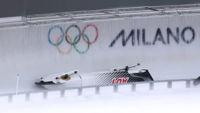 Three bobsleds tip around same turn during Olympic 4-man competition - The Athletic