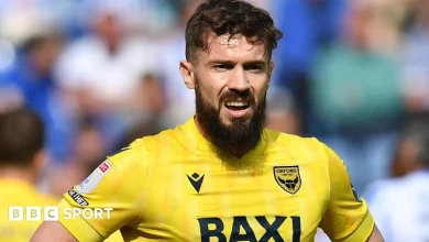 Tom Bradshaw: Barnsley re-sign Oxford United striker on loan