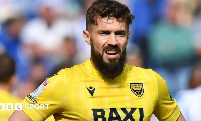 Tom Bradshaw: Barnsley re-sign Oxford United striker on loan