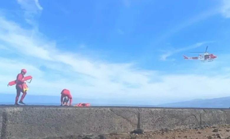 Tourist dies while paragliding at Brit holiday hotspot as Canary Islands issue urgent alert over monster 20ft waves