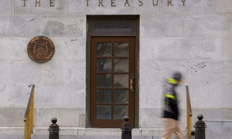 Treasuries Edge Higher on Haven Demand Amid Geopolitical Risks