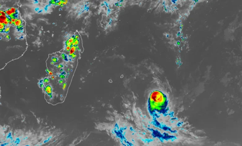 Tropical Cyclone Horacio becomes monster Category 5 storm